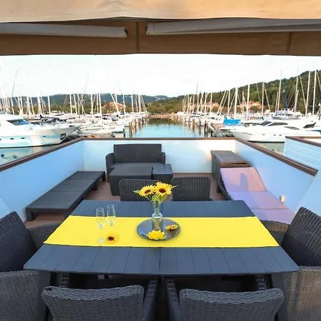 Floating Sea House Soncek *