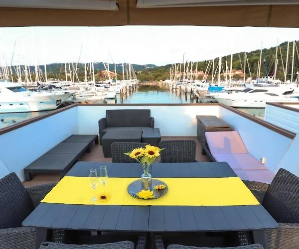 Floating Sea House Soncek *