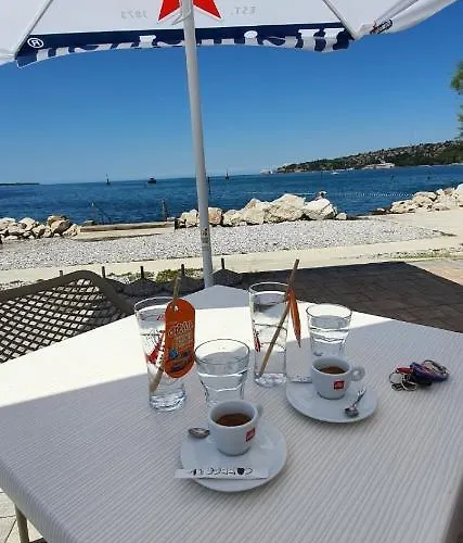 Floating Sea House Soncek Daire *